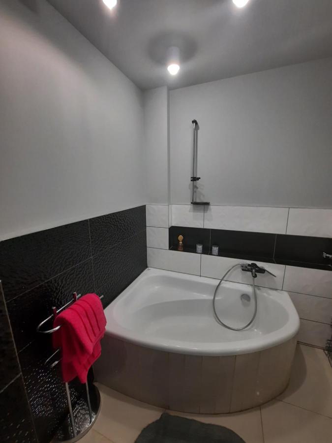 Апартаменты Apartament Zorzy Przy Instytucie Kardiologii Anin Варшава Экстерьер фото