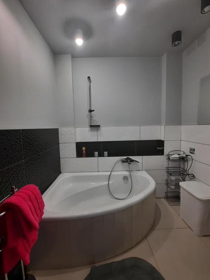 Апартаменты Apartament Zorzy Przy Instytucie Kardiologii Anin Варшава Экстерьер фото