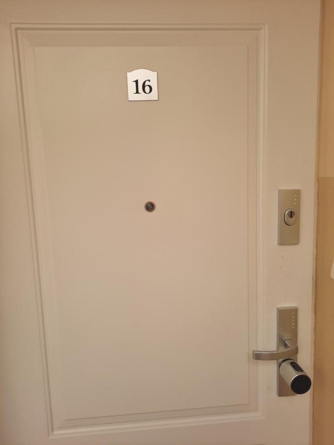 Апартаменты Apartament Zorzy Przy Instytucie Kardiologii Anin Варшава Экстерьер фото